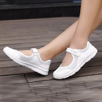 Letní sandály měkké podrážkou Tenisky přenosné boty s plochou podrážkou pro ženy, prodyšné obuvi pro starší matky