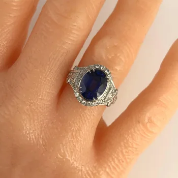 Nové Příjezdu Luxusní Oválné Modré Barvy Crystal Duté-out Prsten Pro Ženy Vintage Svatební Zásnubní Party Kroužek Šperky Příslušenství