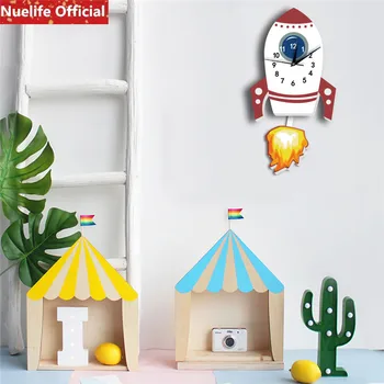 Kreslený malá raketa kyvadlové hodiny dětský pokoj školky obývací pokoj ložnice pohovka pozadí dekorace samolepky na zeď hodiny A5