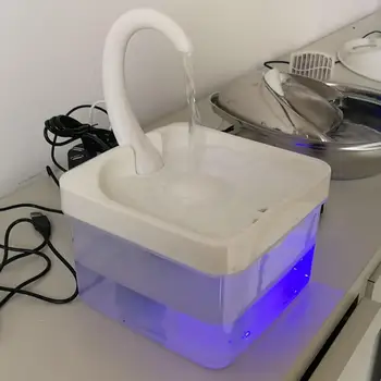 Automatic Cirkulující Zásobník Vody Pro domácí Zvířata Kočka Zásobník Vody LED Pet Automatické pítko Pro domácí