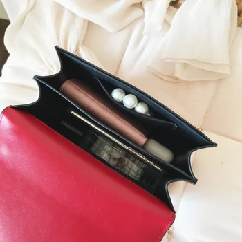 Vysoce Kvalitní Peeling Kůže Malé Rameno Messenger Tašky Pro Ženy 2021 Řetězce Nýt Zámek Crossbody Taška Žena Cestovní Mini Tašky