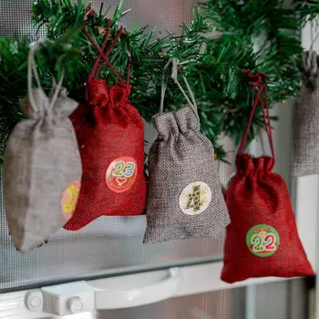 24 Ks Plátěné Pouzdro Vánoční Dárkové Tašky Vánoční Cukroví Pytlů Tree House Dekorace Přívěsek Bag Lano Klip Samolepky Sada