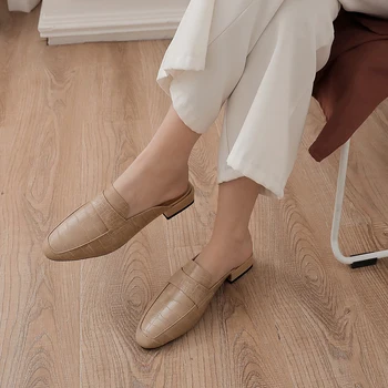2021 Nový příchod jara Ženy módní Špičaté Muller Neformální sandály Jednoduché jednobarevné elegantní Dámské Pantofle Jediné boty